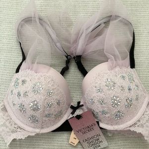 Victorias Secret Fashion Show London 2014 Bra